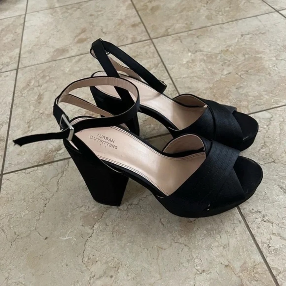 Urban Outfitters EXCELLENT CONDITION Black Platforms Size 7